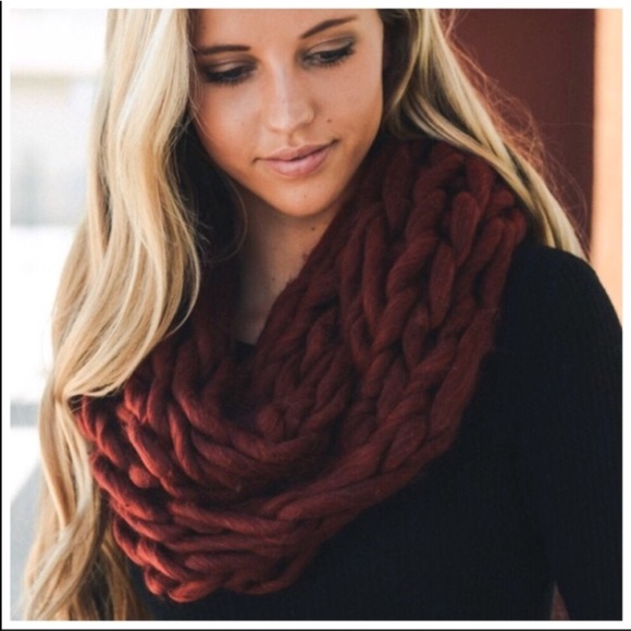 Accessories - NWT Maroon Infinity Scarf.